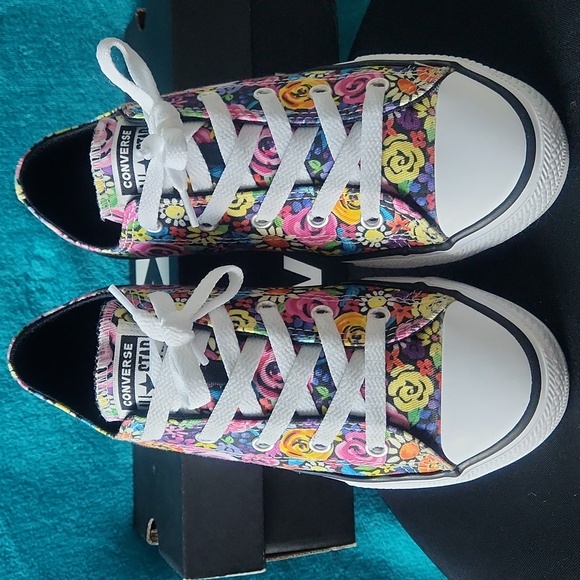 Converse All-Star Sneakers EUC - Picture 2 of 7